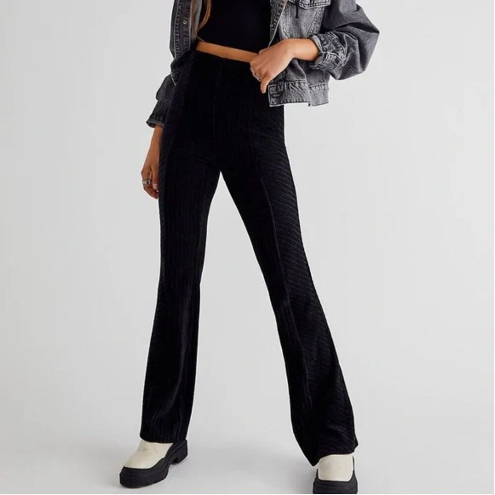 Free People Slim Pull-on Velvet Flare Pants in Black